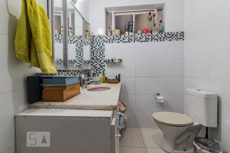 Casa à venda com 200m², 4 quartos e 4 vagasbanheiro da suite 2