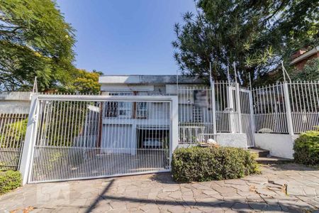 Casa à venda com 200m², 4 quartos e 4 vagasFachada