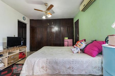 Casa à venda com 200m², 4 quartos e 4 vagasDormitório2