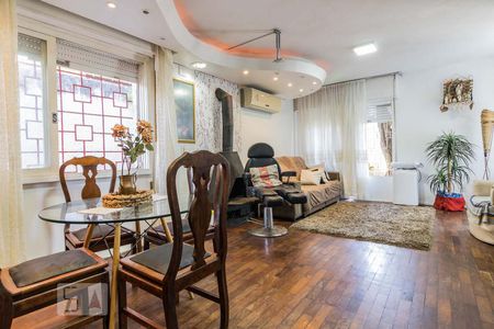 Casa à venda com 200m², 4 quartos e 4 vagasSala