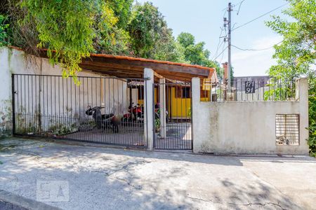 Casa à venda com 290m², 2 quartos e 2 vagas Casa à venda com 290m², 2 quartos e 2 vagasFachada