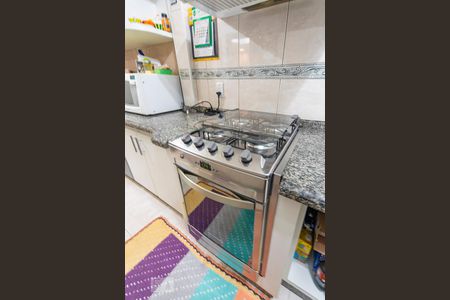 Apartamento à venda com 84m², 3 quartos e 2 vagasFogão