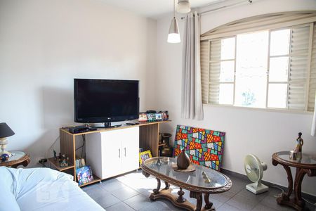 Casa à venda com 170m², 4 quartos e 2 vagas Casa à venda com 170m², 4 quartos e 2 vagasQuarto 4