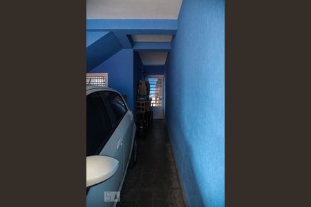 Casa à venda com 170m², 4 quartos e 2 vagas Casa à venda com 170m², 4 quartos e 2 vagasCorredor externo