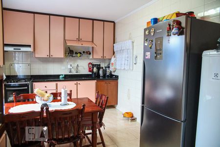 Casa à venda com 170m², 4 quartos e 2 vagas Casa à venda com 170m², 4 quartos e 2 vagasCozinha