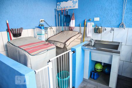 Casa à venda com 170m², 4 quartos e 2 vagas Casa à venda com 170m², 4 quartos e 2 vagasLavanderia