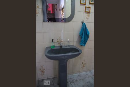 Casa à venda com 170m², 4 quartos e 2 vagas Casa à venda com 170m², 4 quartos e 2 vagasLavabo