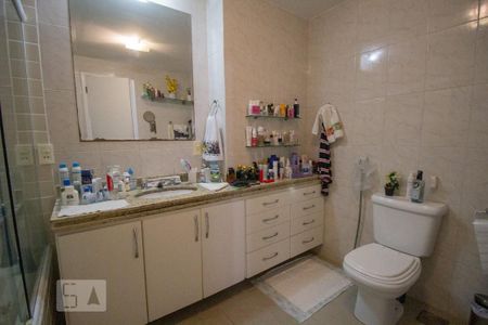 Apartamento à venda com 400m², 3 quartos e 3 vagasBanheiro da Suíte 2