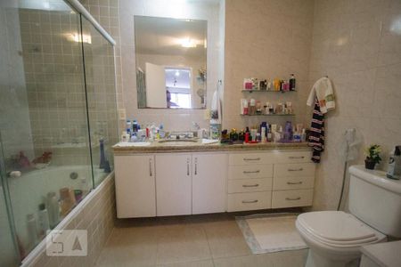 Apartamento à venda com 400m², 3 quartos e 3 vagasBanheiro da Suíte 2