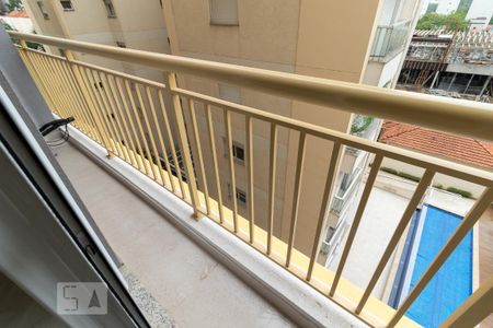Varanda de kitnet/studio para alugar com 1 quarto, 25m² em Pinheiros, São Paulo