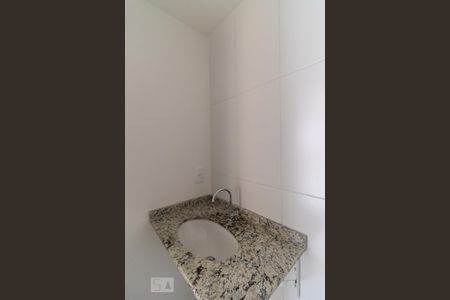 Banheiro de kitnet/studio para alugar com 1 quarto, 25m² em Pinheiros, São Paulo