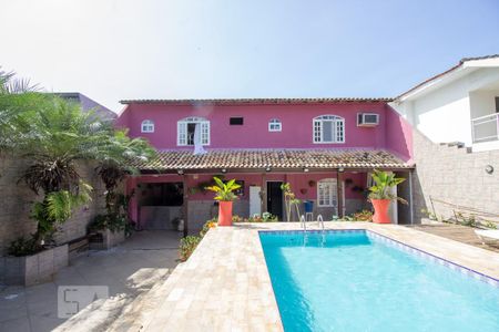 Casa de condomínio à venda com 370m², 4 quartos e 3 vagasQuintal