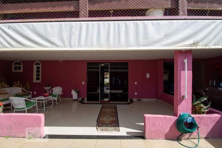 Casa de condomínio à venda com 370m², 4 quartos e 3 vagasQuintal