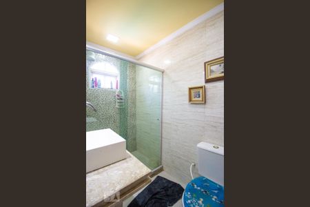 Casa de condomínio à venda com 370m², 4 quartos e 3 vagasBanheiro da Suíte