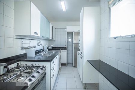 Apartamento para alugar com 144m², 3 quartos e 4 vagas Apartamento para alugar com 144m², 3 quartos e 4 vagasCozinha