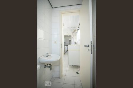 Apartamento para alugar com 144m², 3 quartos e 4 vagas Apartamento para alugar com 144m², 3 quartos e 4 vagasBanheiro de Serviço