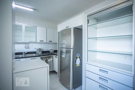 Apartamento para alugar com 144m², 3 quartos e 4 vagas Apartamento para alugar com 144m², 3 quartos e 4 vagasCozinha
