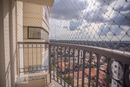 Apartamento para alugar com 144m², 3 quartos e 4 vagas Apartamento para alugar com 144m², 3 quartos e 4 vagasVaranda