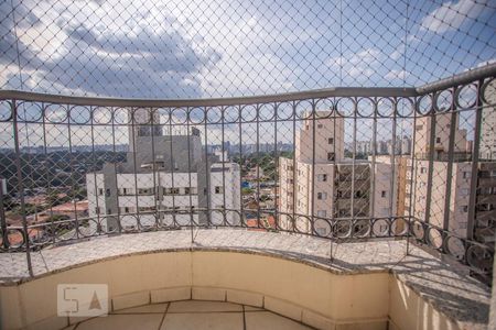Apartamento para alugar com 144m², 3 quartos e 4 vagas Apartamento para alugar com 144m², 3 quartos e 4 vagasVaranda