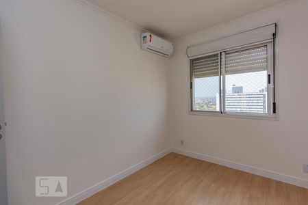 Quarto 2 de apartamento para alugar com 3 quartos, 90m² em Vila Ipiranga, Porto Alegre
