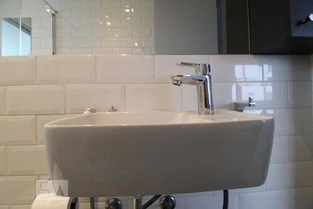 Apartamento para alugar com 95m², 2 quartos e 1 vagaPia do banheiro comum