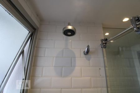 Apartamento para alugar com 95m², 2 quartos e 1 vagaChuveiro do banheiro comum