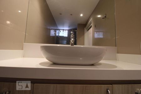 Apartamento para alugar com 95m², 2 quartos e 1 vagaPia do banheiro da suíte