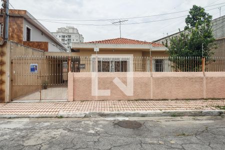 Casa à venda com 231m², 3 quartos e 4 vagas Casa à venda com 231m², 3 quartos e 4 vagasFachada