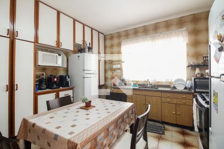 Casa à venda com 231m², 3 quartos e 4 vagas Casa à venda com 231m², 3 quartos e 4 vagasCozinha