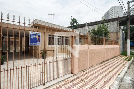 Casa à venda com 231m², 3 quartos e 4 vagas Casa à venda com 231m², 3 quartos e 4 vagasFachada