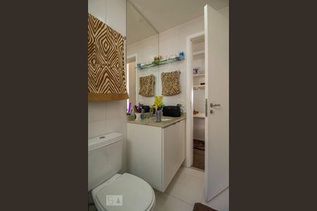 Apartamento à venda com 76m², 2 quartos e 2 vagasBanheiro da Suíte 1