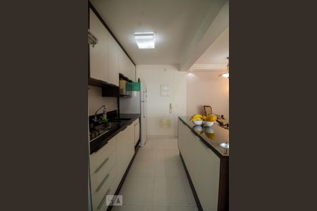 Apartamento à venda com 76m², 2 quartos e 2 vagasCozinha 