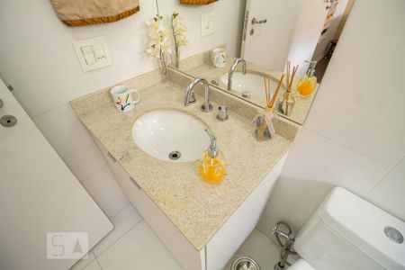 Apartamento à venda com 76m², 2 quartos e 2 vagasBanheiro da Suíte 2