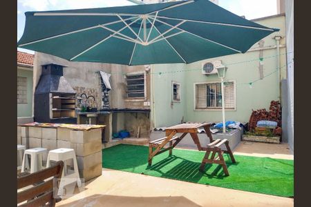 Casa à venda com 160m², 3 quartos e 2 vagas Casa à venda com 160m², 3 quartos e 2 vagasÁrea Externa