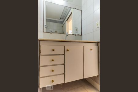 Banheiro - Armário de apartamento para alugar com 2 quartos, 93m² em Consolação, São Paulo