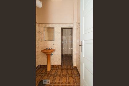 Casa à venda com 180m², 3 quartos e 2 vagasBanheiro de Serviço