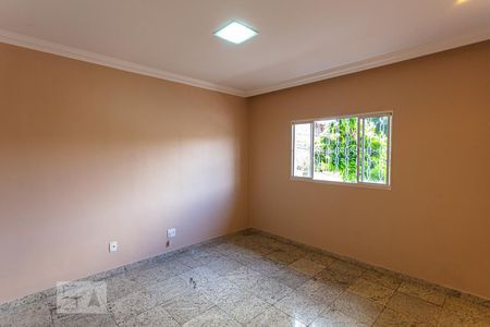 Quarto 1 de casa para alugar com 3 quartos, 120m² em São Cristóvão, Belo Horizonte