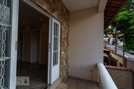 Varanda da Sala de casa para alugar com 3 quartos, 120m² em São Cristóvão, Belo Horizonte