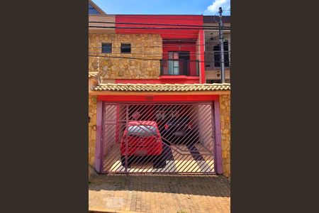 Casa à venda com 162m², 3 quartos e 4 vagas Casa à venda com 162m², 3 quartos e 4 vagasFachada