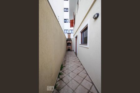 Casa à venda com 140m², 4 quartos e 2 vagasCorredor