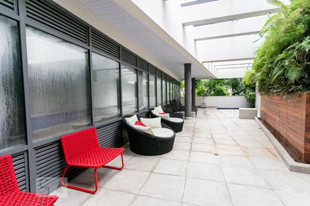 Studio à venda com 43m², 1 quarto e 1 vaga Studio à venda com 43m², 1 quarto e 1 vagaÁrea da Piscina