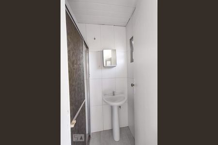 Banheiro de kitnet/studio para alugar com 1 quarto, 25m² em Centro, São Leopoldo