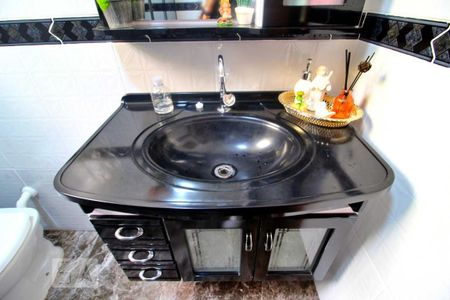 Casa à venda com 180m², 3 quartos e 2 vagasBanheiro 1