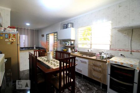 Casa à venda com 180m², 3 quartos e 2 vagasCozinha 1