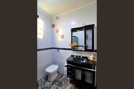 Casa à venda com 180m², 3 quartos e 2 vagasBanheiro 1