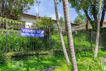 Casa à venda com 360m², 4 quartos e 6 vagasFachada