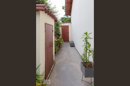 Casa à venda com 360m², 4 quartos e 6 vagasCorredor Externo