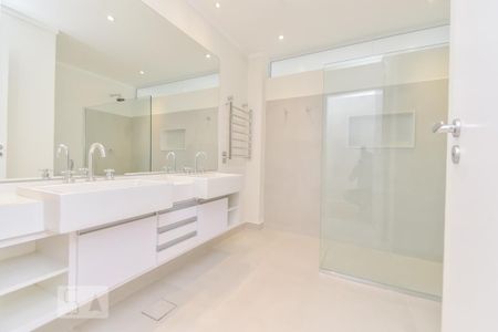 Apartamento para alugar com 170m², 3 quartos e 1 vaga Apartamento para alugar com 170m², 3 quartos e 1 vagaBanheiro do Quarto 3