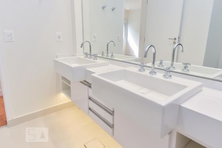 Apartamento para alugar com 170m², 3 quartos e 1 vaga Apartamento para alugar com 170m², 3 quartos e 1 vagaBanheiro do Quarto 3