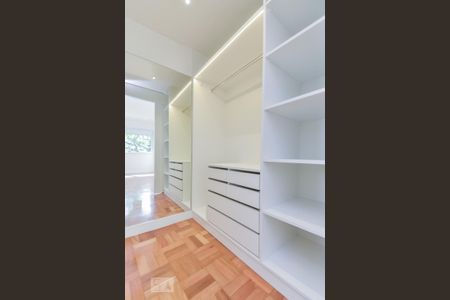 Apartamento para alugar com 170m², 3 quartos e 1 vaga Apartamento para alugar com 170m², 3 quartos e 1 vagaCloset do quarto 3